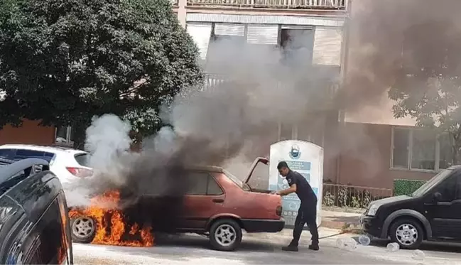 Alev topuna dönen otomobilinin içine girdi