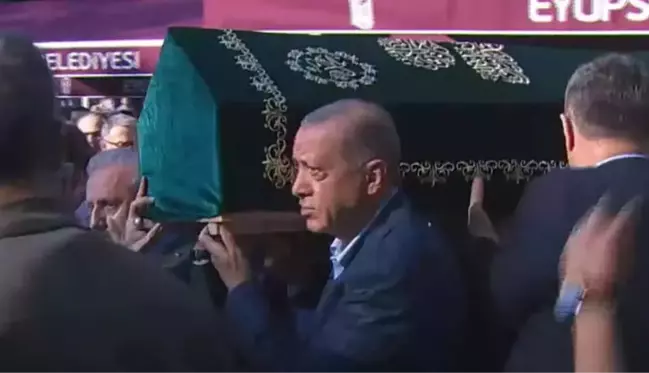 Usta yazar Rasim Özdenören, Cumhurbaşkanı Erdoğan'ın katıldığı törenle son yolculuğuna uğurlandı