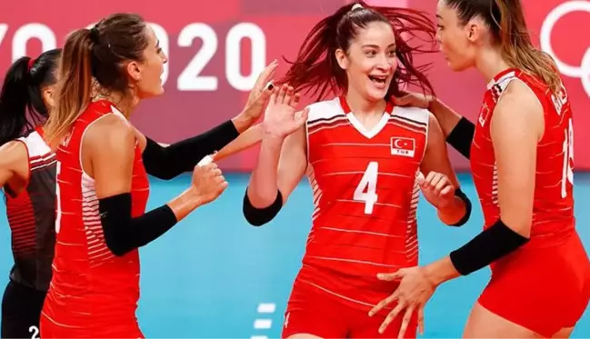 Ne Zehra ne de Hande! Güzel voleybolcu Tuğba Şenoğlu'ndan hayranlarını mest eden göğüs dekolteli poz