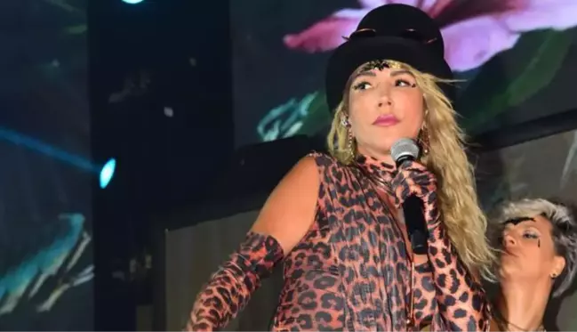 Hande Yener meslektaşlarına meydan okudu: Bana ancak kıyafette rakip olabilirler