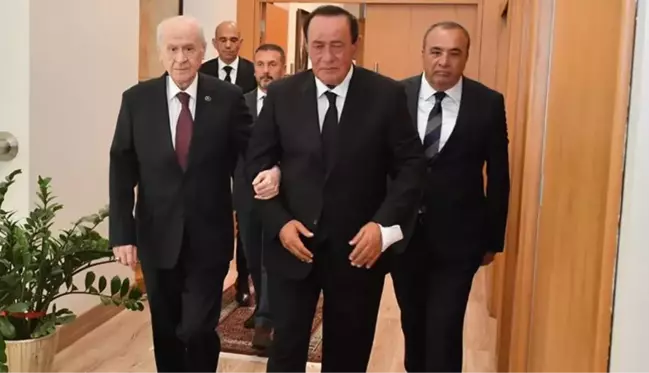 Alaattin Çakıcı, MHP lideri Bahçeli'yi ziyaret edip kol kola girdiği fotoğrafını paylaştı