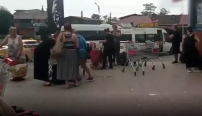 Gürcülerin alışveriş yeri Artvin oldu! Sınırdan gelip marketlerde ne var ne yok toplayıp geri dönüyorlar