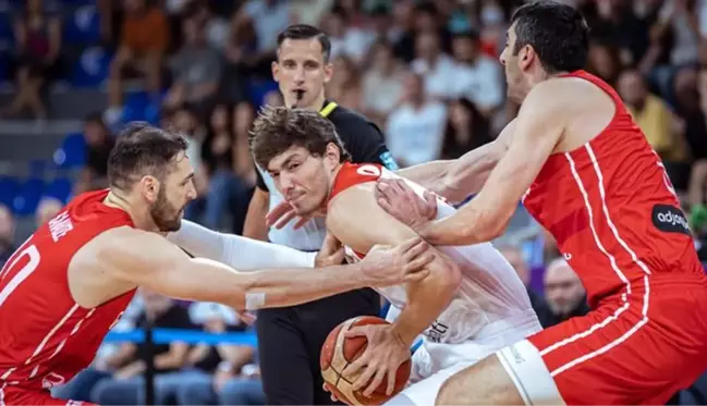 A Milli Erkek Basketbol Takımı, Avrupa Şampiyonası'nda ilk mağlubiyetini aldı