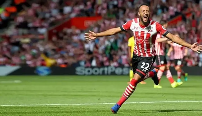 Fenerbahçe ve Galatasaray'ın da peşinde olduğu İngiliz futbolcu Nathan Redmond, Beşiktaş'a imza atıyor