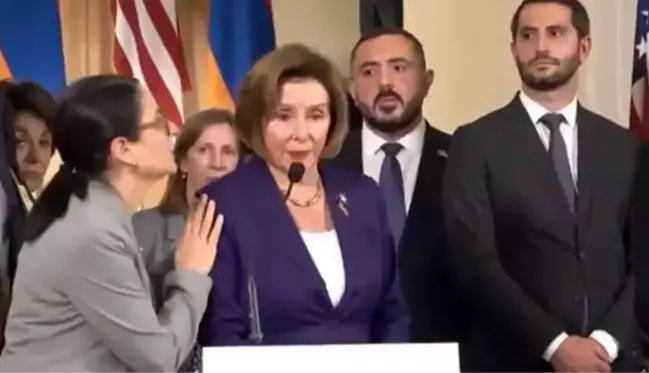 Pelosi'nin Ermenistan ziyaretinde çevirmen krizi! Tam konuşma yapacakken tercümanın olmadığı fark edildi