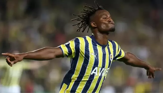 Ojeli tırnaklarıyla poz veren Batshuayi'ye Fenerbahçe taraftarından yorum yağıyor