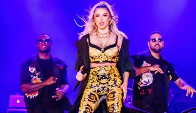 Hadise'den boşanma sonrası ilk konser! Sahnede bir saniye bile durmadan dans etti