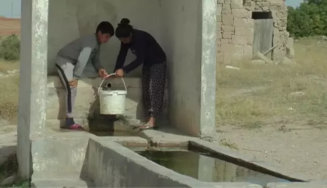 Suları akmayan köyde muhtardan kadınlara akılalmaz tavsiye: Gidin çeşmede yıkanın