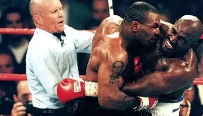 Mike Tyson'ın ringde skandal kulak koparma olayının ardından kazandığı para ağızları açık bıraktı