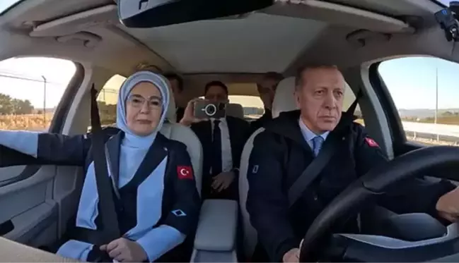 Görüntü Togg'un araç kamerasından! Direksiyonda Cumhurbaşkanı Erdoğan var, çalan şarkıya dikkat