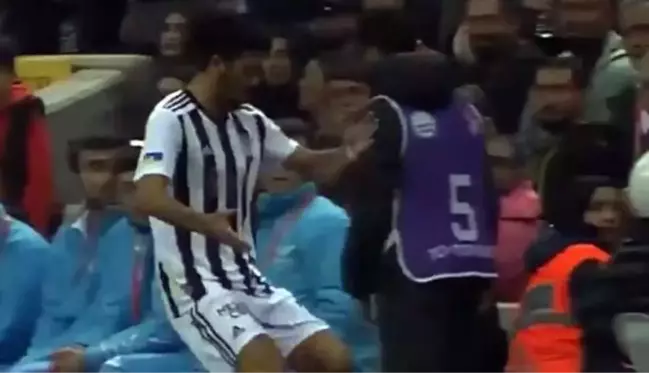 Derbide Beşiktaşlı futbolcu Tayfur Bingöl'ün ittiği top toplayıcı çocuk, PFDK'ya sevk edildi