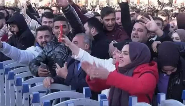 İYİ Partili Özkan'ın Anıtkabir'deki görüntülerle ilgili paylaşımı büyük tartışma yarattı! Tepki sonrası silmek zorunda kaldı