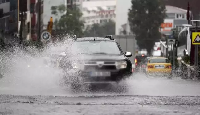 Meteoroloji Uzmanı Orhan Şen perşembe gecesine işaret etti: İstanbul'da sel uyarısı