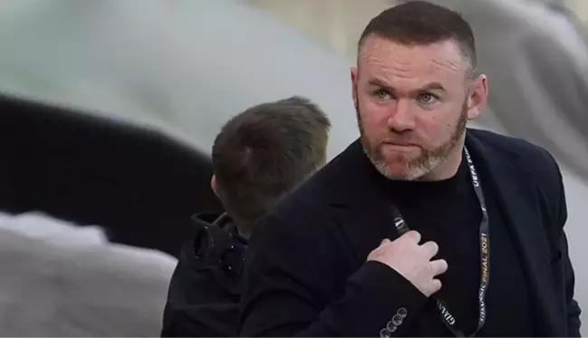 Rooney'nin soyunma odası konuşmaları gençleri dehşete düşürdü: Cinsel organının boyunu anlatıyor