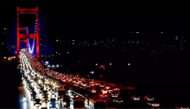 İstanbul'da yollar kilit! Sürücüler iki yaka arasında sıkıştı kaldı