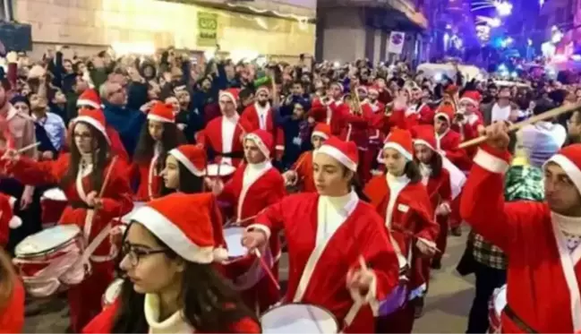 Görüntü 11 yıldır iç savaşın sürdüğü Suriye'den! Noel kutlamalarına başladılar