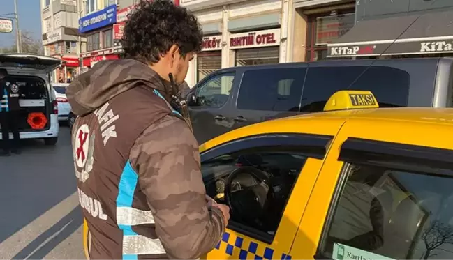 Kadıköy'de denetime takılan taksi sürücüsünden ilginç savunma: Telefon değil ki bu çay