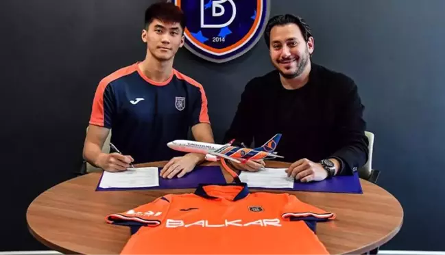 Süper Lig tarihinde bir ilk! Shaocong Wu resmen Başakşehir'de