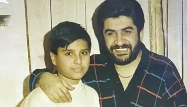 Şarkıcı Alişan, hayatını kaybeden Burhan Çaçan'la olan fotoğrafını paylaştı: Sene 1989, 13 yaşındayım