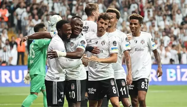 Takımda kalıyor! Beşiktaş'ın yıldızı verdiği kararla taraftarı mest etti