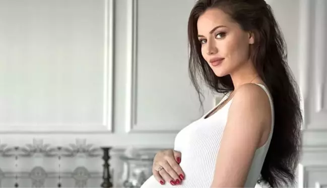 Oyuncu Fahriye Evcen, ikinci bebeğini dünyaya getirdi