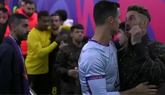 Ronaldo'nun kulağına söylediklerinden sonra Ramos'un gözleri fal taşı gibi açıldı! Hemen harekete geçti