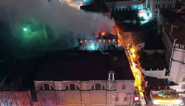 Surp Pırgiç Ermeni Katolik Kilisesi'nde yangın! 2 kişi hayatını kaybetti, 2 kişi yaralandı