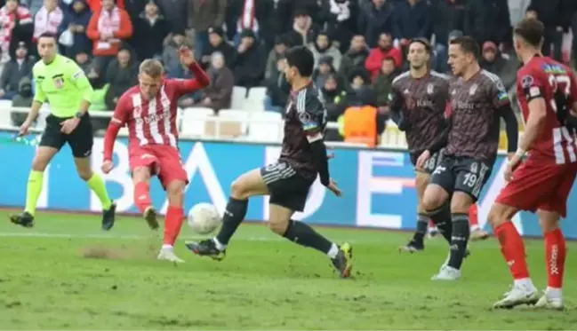 Herkes aynı soruyu soruyor! Sivasspor-Beşiktaş maçının zemini mücadelenin önüne geçti