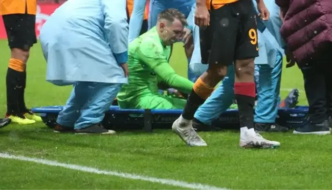 Galatasaraylıların yüreği kan ağlıyor! Muslera koltuk değnekleriyle zor yürüyor