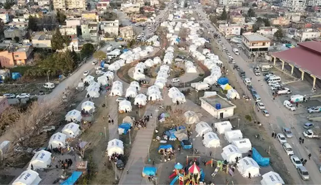 Deprem bölgesi Gaziantep'te 80 bin vatandaşın barınması için 17 bin çadır kuruldu