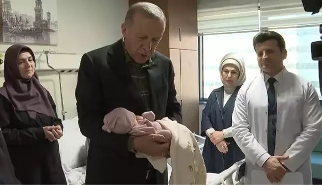 Cumhurbaşkanı Erdoğan, depremzedenin bebeğine 