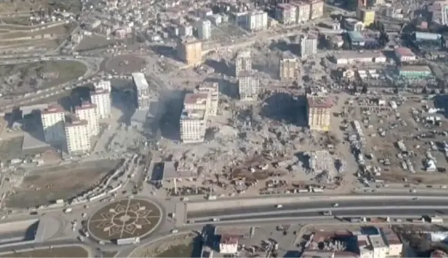 Kahramanmaraş'taki yıkımda eski binalar yıkılırken yeni yapılan evler ayakta kaldı