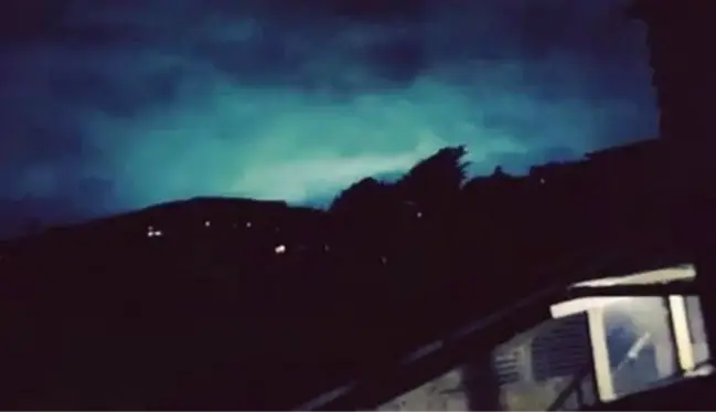 Deprem sırasında ortaya çıkan gizemli ışığın sırrını AFAD yetkilisi canlı yayında açıkladı
