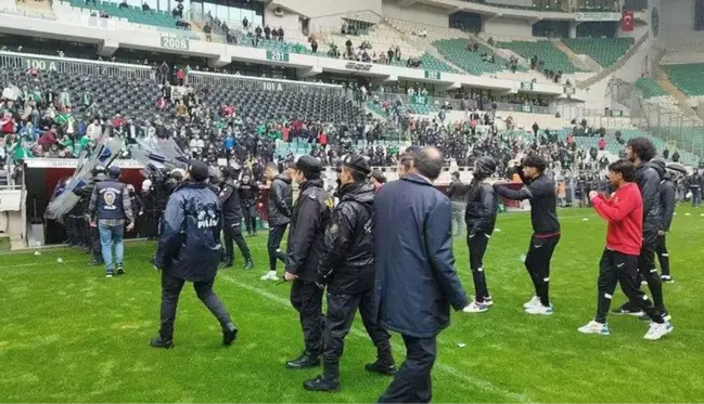 AK Parti'den ilk açıklama! Bursa-Amed maçındaki olaylara siyaset dünyası tepki gösterdi