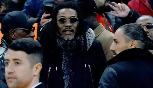 Galatasaray'ın eski savunmacısı Rigobert Song, Kasımpaşa maçını tribünden izledi