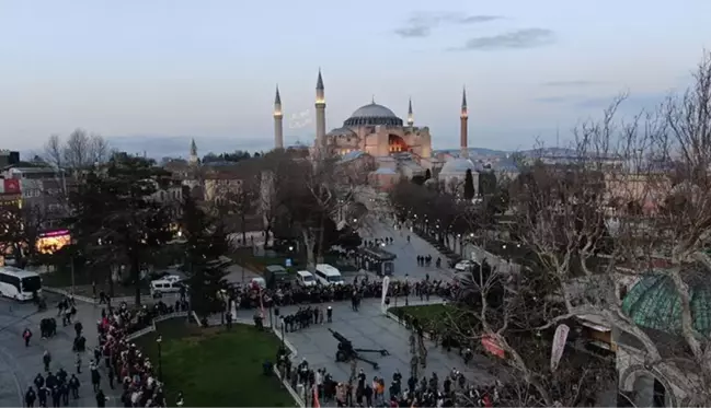 Sultanahmet Meydanı'nda 201 yıllık gelenek bozulmadı