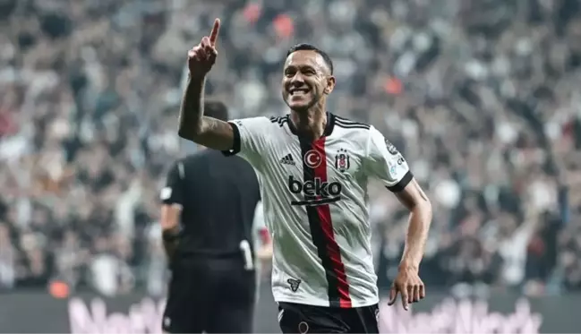 Josef de Souza, derbiye saatler kala yaptığı paylaşımla rengini belli etti: Kalbim sizinle çocuklar