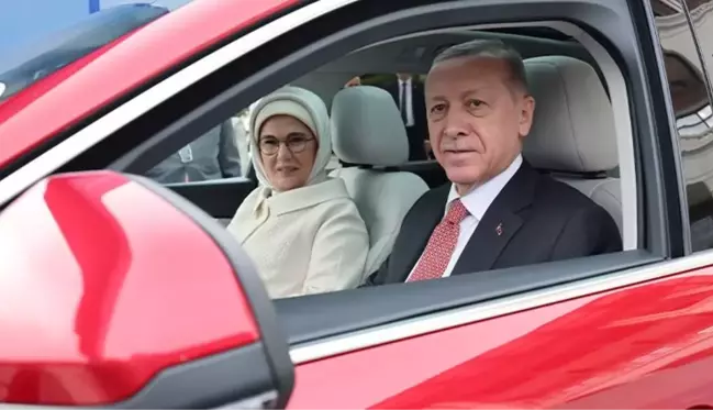 Togg'un ilk sahibi Emine Erdoğan aracı test etti: Yağ gibi akıyor