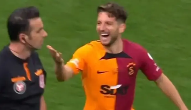 Galatasaray taraftarı isyanda! 2 gol iptal, 2 penaltı pozisyonu için devam