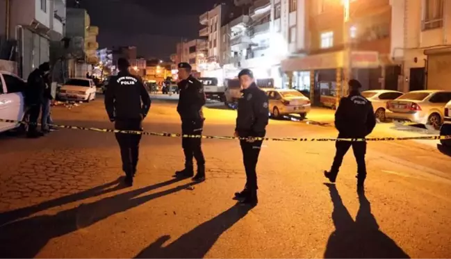 Husumetli ailelerin çöp atma kavgası kanlı bitti! 1'i polis 2 kişi hayatını kaybetti