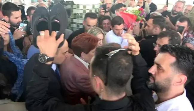 Akşener ve İmamoğlu'na türbede ayakkabı uyarısı