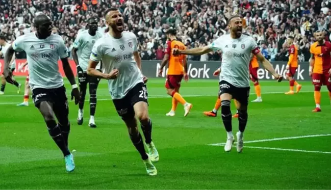 Son Dakika: Beşiktaş, geriye düştüğü derbide Galatasaray'ı 3-1'lik skorla mağlup etti