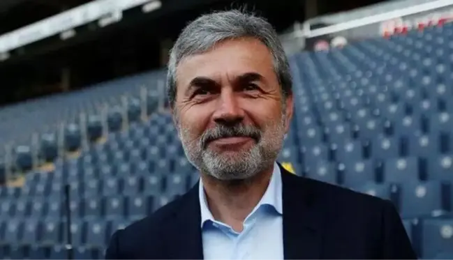 Sandık başına giden Aykut Kocaman'ın kombinine beğeni yağdı