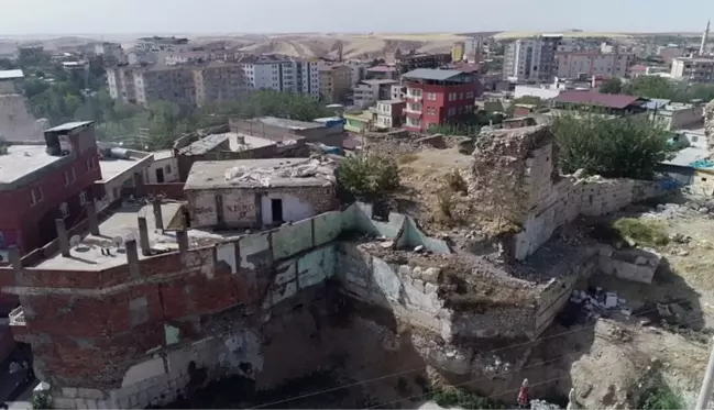 Harzemşahlar Devleti'nin son hükümdarı Celaleddin Harzemşah'ın mezarı Diyarbakır'da bulundu