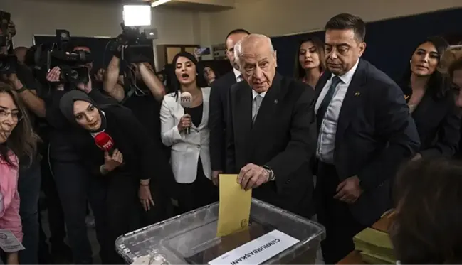 Ankara'da oy kullanan Bahçeli: Yeni yüzyılın ilk seçimi tamamlanmış olmaktadır