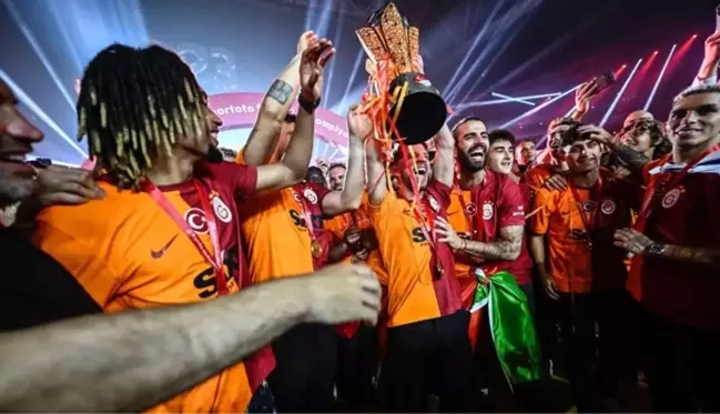 Galatasaray'ın şampiyonluk kutlamalarında ekrana getirilen hologram aslan dalga konusu oldu