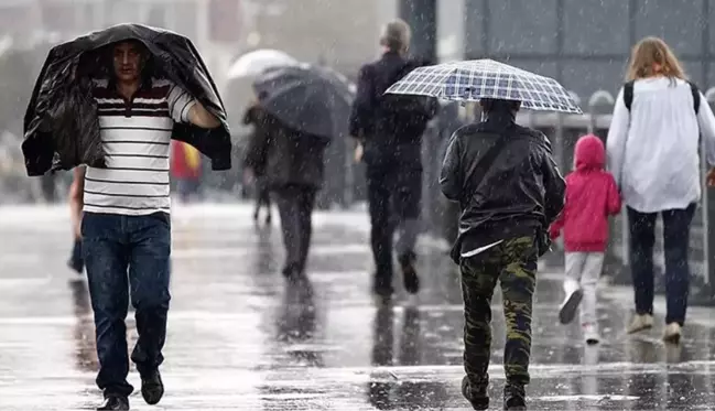 Gece saatlerine dikkat! Meteoroloji'den Marmara için kuvvetli sağanak yağış uyarısı