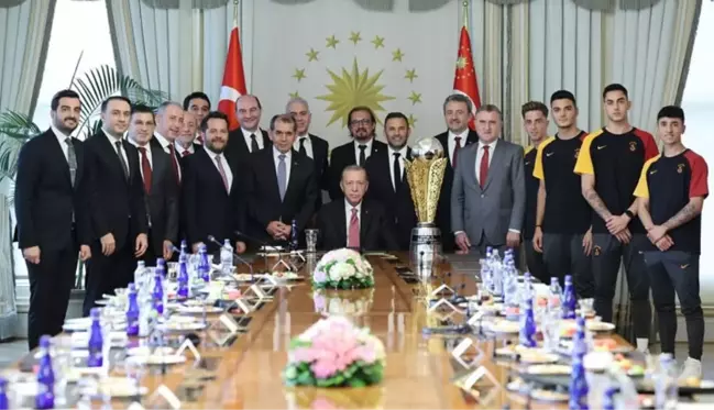 Şampiyon Galatasaray, Cumhurbaşkanı Recep Tayyip Erdoğan'ı ziyaret etti