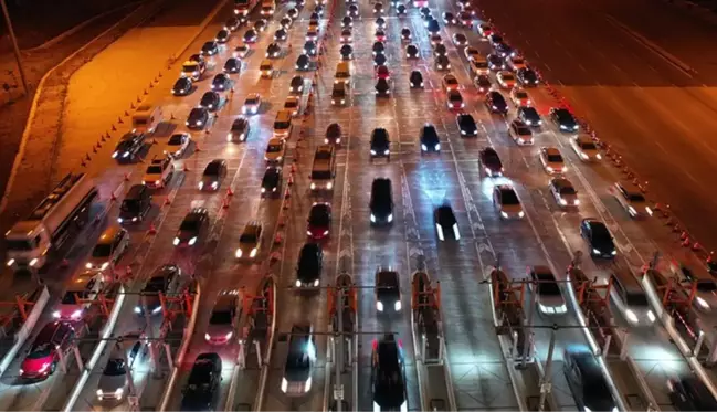 Bayram tatili sonrası dönüş trafiği! İstanbul-İzmir Otoyolu ve Osmangazi Köprüsü'nde hareketlilik sürüyor