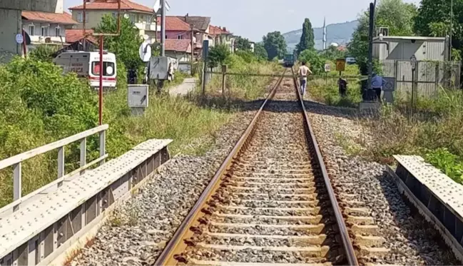 Demiryolundan karşıya geçmek isteyen kadına yük treni çarptı